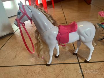 Cavallo, motoscafo e bici barbie