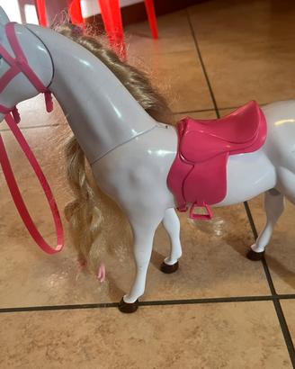 Cavallo, motoscafo e bici barbie