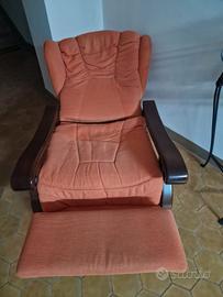 poltrona relax reclinabile con poggiapiedi 
