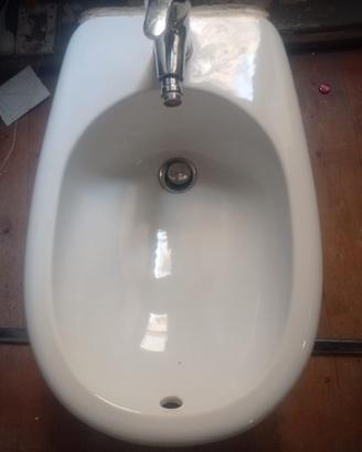 Bidet con miscelatore