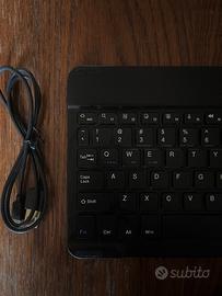 Tastiera per tablet con cavo
