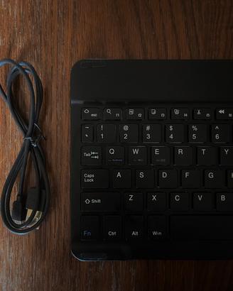 Tastiera per tablet con cavo