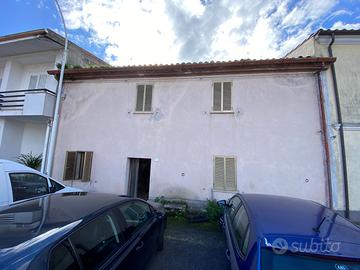 Abbasanta: indipendente con cortile