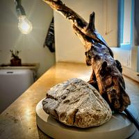 Lampada da tavolo in legno artigianale