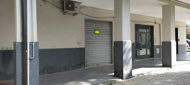 Locale commerciale sito in Pontecagnano
