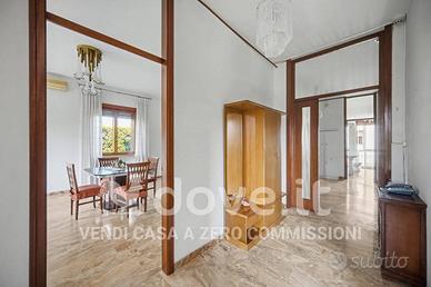 Villetta a schiera di 175 m² con 4 locali e box au