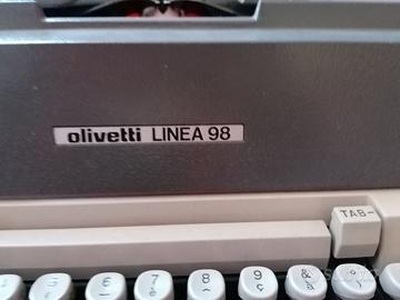 macchina da scrivere Olivetti 'Linea 98' 
