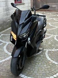 Xmax 250 momodesign