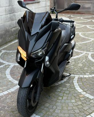 Xmax 250 momodesign