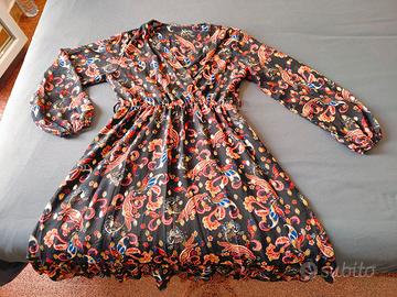 Vestito con maniche a palloncino 