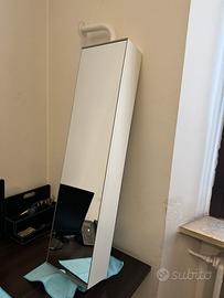 Colonna bagno sospesa con specchio