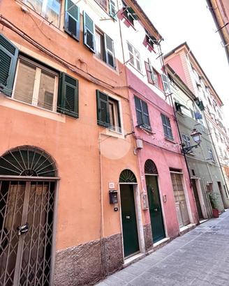 2 LOCALI A GENOVA