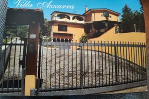 Villa singola con giardino su tre livelli