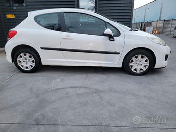 PEUGEUT 207 1.4 BENZINA / GPL 2009