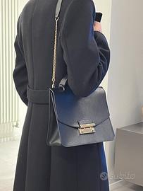 Borsa Furla nera tracolla corta catena