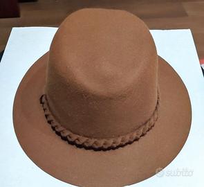 Cappello Marrone da donna elegante in Lana
