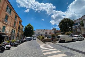 CENTRO - Negozio con CANNA FUMARIA + Deposito