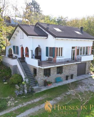 Villa di 240 m² con più di 5 locali e box auto a I