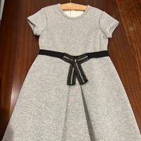 Abito grigio perla con cintura lavorata