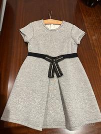 Abito grigio perla con cintura lavorata