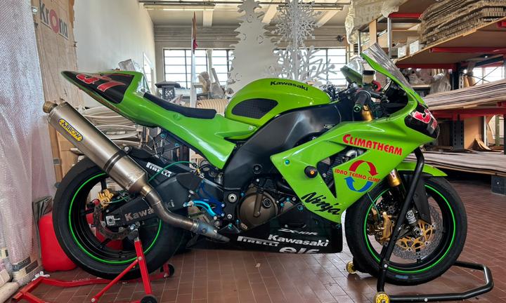 Kawasaki ninja zx-10r pronto pista
