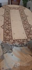 Tovaglia lino ricamata con chiacchierino 12 posti
