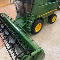 Mietitrebbia John Deere