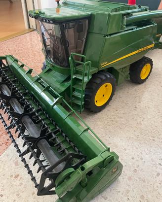 Mietitrebbia John Deere