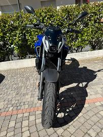 Yamaha MT-07 con scarico Akrapovic
