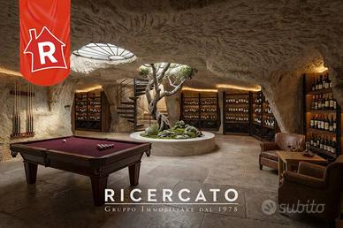 Rustico / Casale di 500 m² con più di 5 locali a V