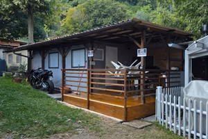 Roulotte con casetta sul lago di Como
