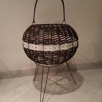 Cesto vintage con treppiede 