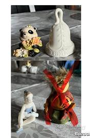Set di 2 statuine e 1 campanella da ornamento