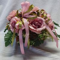 Vaso in terracotta con composizione di fiori