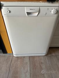 Lavastoviglie, forno, cappa, frigorifero