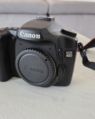 Canon eos 40D solo 8900 scatti con accessori