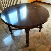Tavolino in legno da salotto.