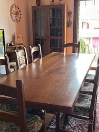 Tavolo  in legno massello con 10 sedie