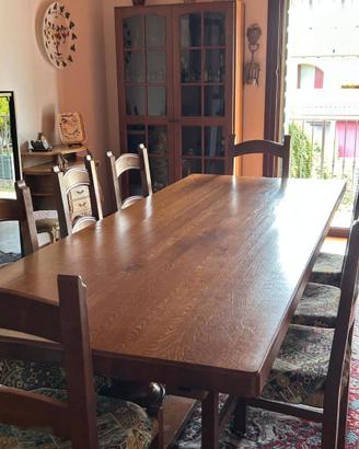 Tavolo  in legno massello con 10 sedie