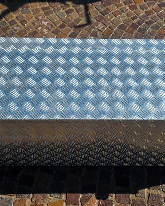 Cassa portatrezzi in alluminio