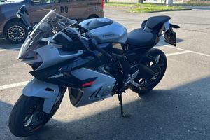 CF MOTO 675sr-r 2025 90cv