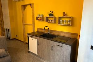 Locale attrezzato x massaggi /estetista