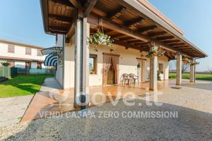 Villa di 225 m² con più di 5 locali e box auto dop