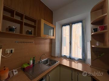 Piccolo grazioso bilocale arredato