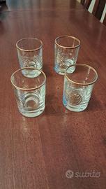 Quattro bicchierini in vetro con bordo oro