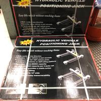 Carreli idraulici per lo spostamento di auto