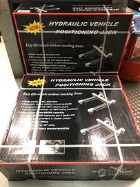 Carreli idraulici per lo spostamento di auto