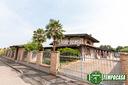 villa-libera-su-quattro-lati-con-giardino-e-deposi