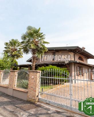 VILLA LIBERA SU QUATTRO LATI CON GIARDINO E DEPOSI