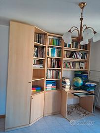 libreria a parete e scrivania porta pc 